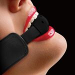 Mordaza Profesional Cuero Goma - Elegante y Ajustable en Negro - Imagen 3